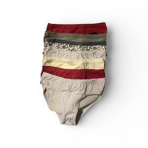 7 pair of Hanes little Girl Briefs Size 8 never worn